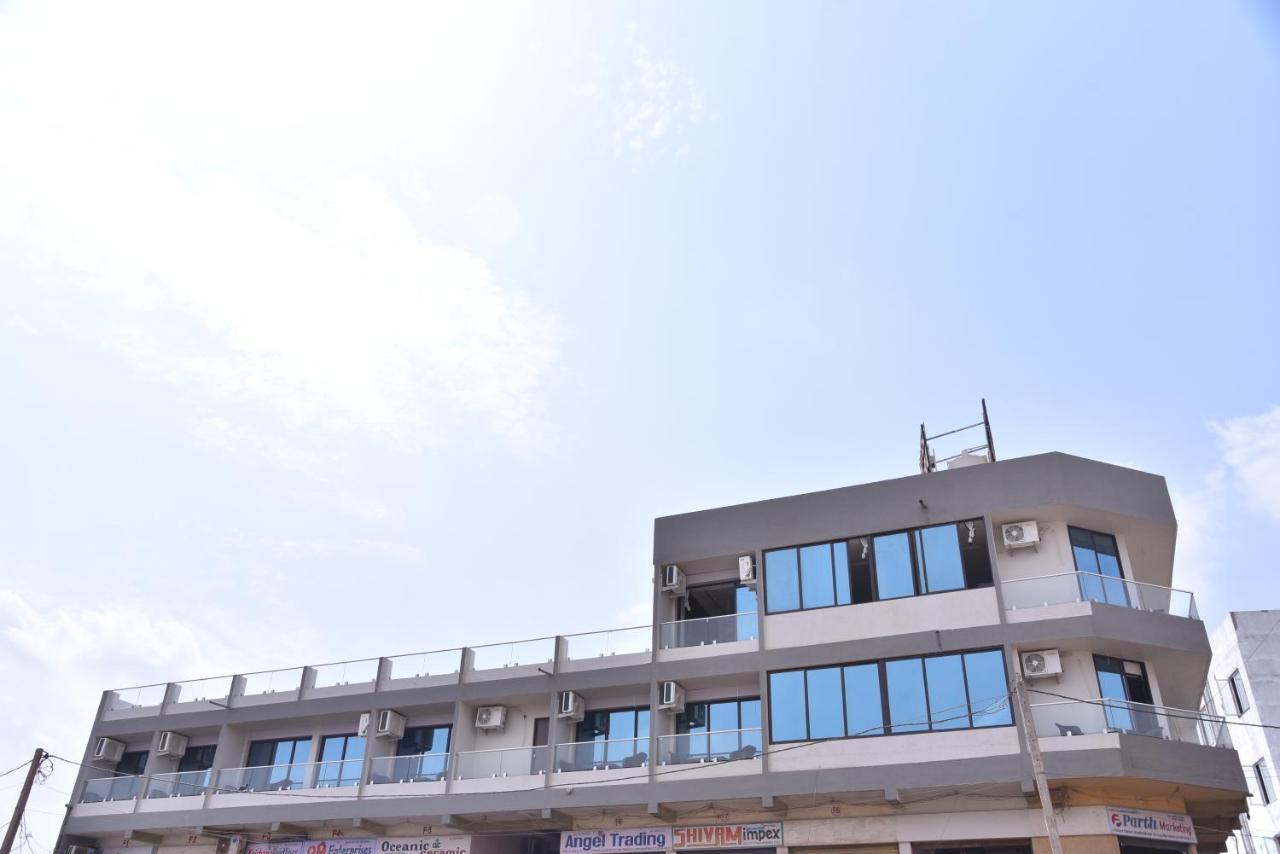 Hotel Savera Inn Morbi Esterno foto