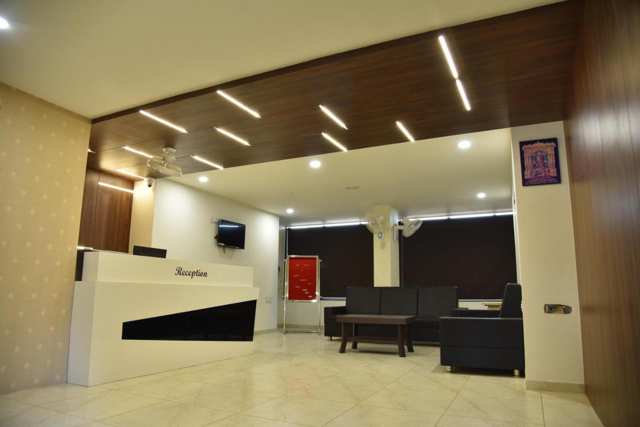 Hotel Savera Inn Morbi Esterno foto