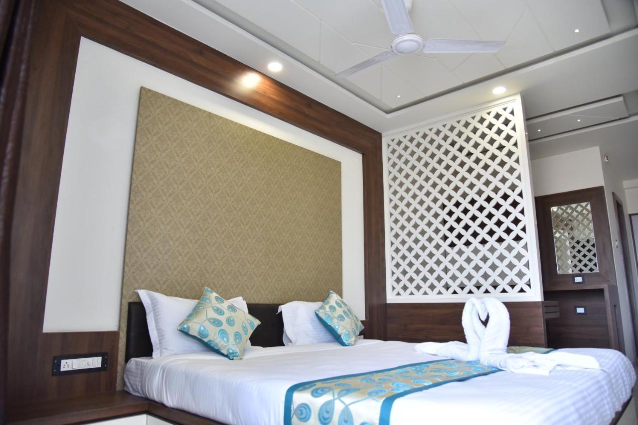Hotel Savera Inn Morbi Esterno foto