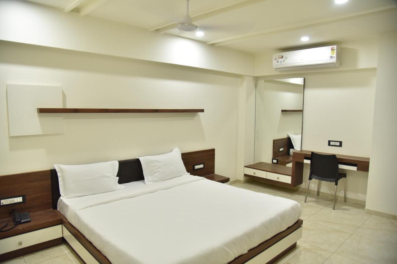 Hotel Savera Inn Morbi Esterno foto