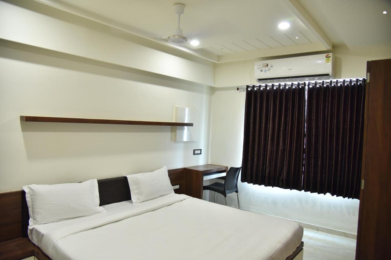 Hotel Savera Inn Morbi Esterno foto