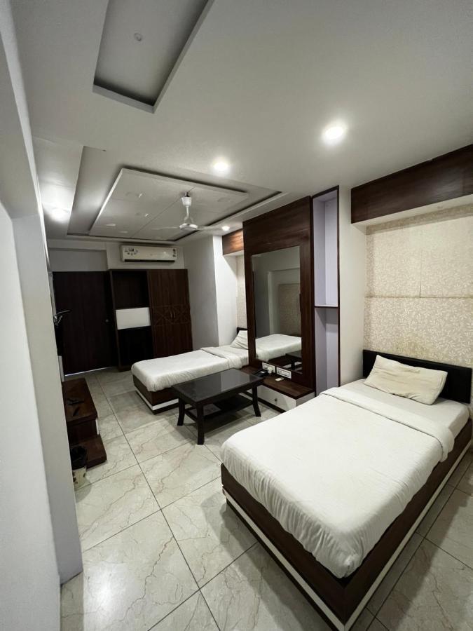 Hotel Savera Inn Morbi Esterno foto