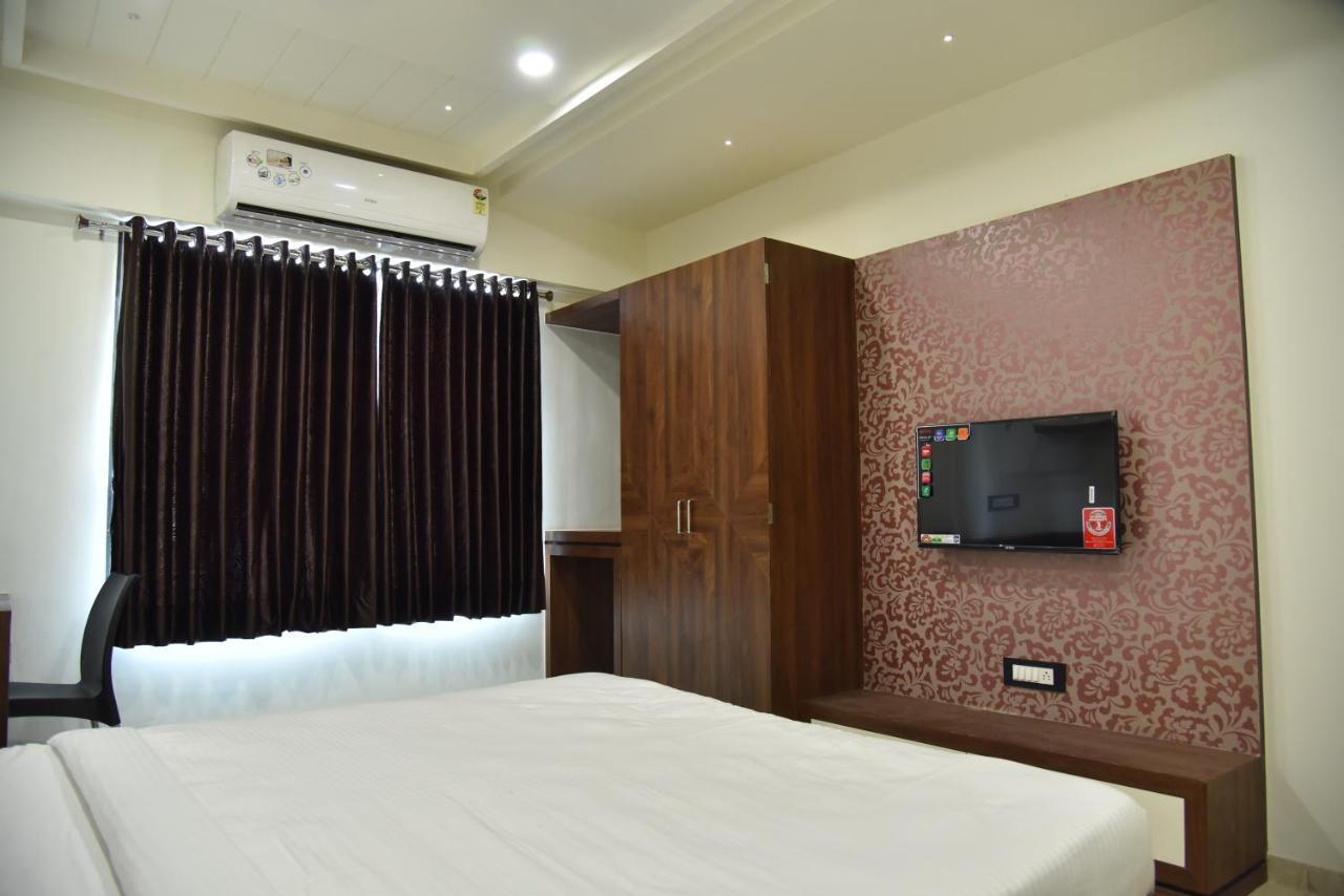 Hotel Savera Inn Morbi Esterno foto