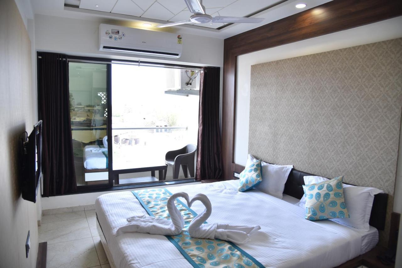 Hotel Savera Inn Morbi Esterno foto