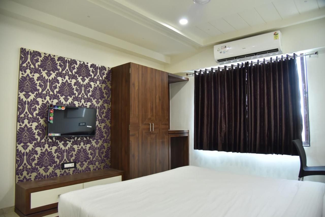 Hotel Savera Inn Morbi Esterno foto