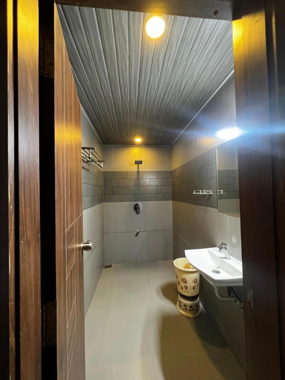Hotel Savera Inn Morbi Esterno foto